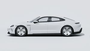車体左側を示す Taycan 4 の外観
