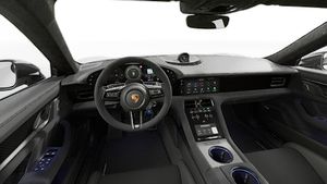 のステアリングホイールとダッシュボードを示す室内図。 Taycan Turbo GT