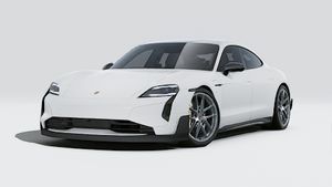 フロントと左サイドを示す Taycan Turbo GT の外観。