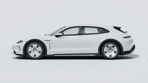 車体左側を示す Taycan 4 Cross Turismo の外観