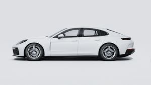 車体左側を示す Panamera 4 の外観