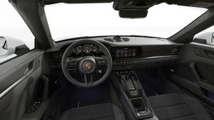 911 Carrera GTS Cabriolet의 인테리어 스티어링 휠 및 대시보드 뷰
