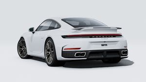 911 Turbo S의 익스테리어 후면 및 좌측면 뷰