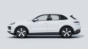 Cayenne E-Hybrid의 익스테리어 좌측면 뷰