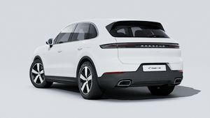Cayenne E-Hybrid의 익스테리어 후면 및 좌측면 뷰
