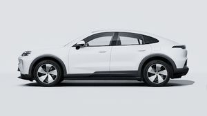 Cayenne Coupé Electric의 익스테리어 좌측면 뷰