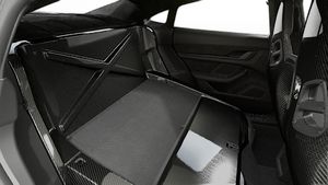 Taycan Turbo GT with Weissach Package 인테리어 뷰 보기