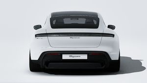 Taycan 4 Black Edition의 익스테리어 후면 뷰