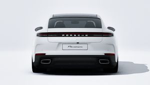 Panamera 4의 익스테리어 후면 뷰