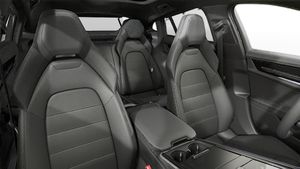 Panamera 4 E-Hybrid의 인테리어 앞좌석 뷰
