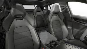 Panamera GTS의 인테리어 앞좌석 뷰