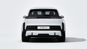 Exterior view of Cayenne Turbo Electric showing the rear of the car