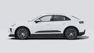 Exterior view of Macan 4S showing the left side of the car