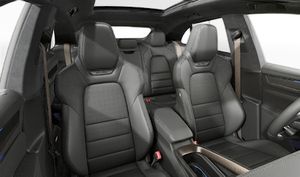 Interior view showing the front seats of Macan Turbo