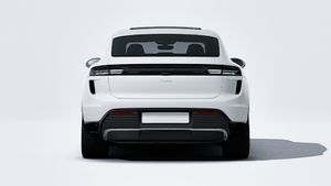 Exterior view of Macan Turbo showing the rear of the car