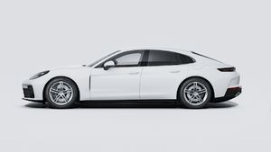 Exterior view of Panamera 4 E-Hybrid showing the left side of the car