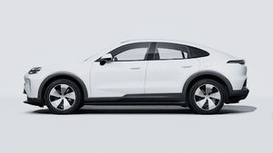 Внешний вид Cayenne Coupé Electric с левой стороны автомобиля
