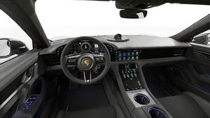 Вид изнутри на рулевое колесо и приборную панель Taycan Turbo GT