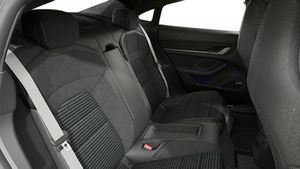 Вид изнутри Taycan 4S Black Edition