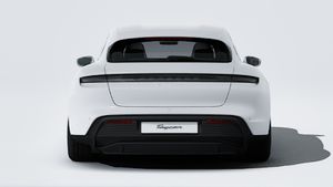 Внешний вид Taycan 4S Sport Turismo с изображением задней части автомобиля