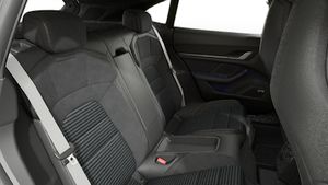 Вид изнутри Taycan 4S Sport Turismo Black Edition