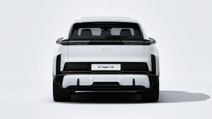 Exterior view of Cayenne Turbo Electric showing the rear of the car