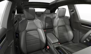 Interior view showing the front seats of Macan 4S