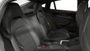 Interior view of Panamera 4 E-Hybrid