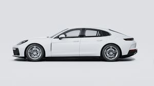 Exterior view of Panamera 4 E-Hybrid showing the left side of the car