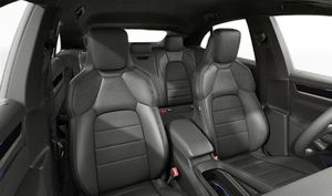 Interior view showing the front seats of Macan 4S