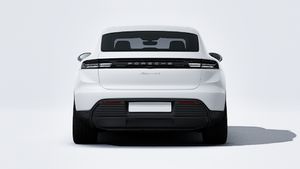 Exterior view of Macan 4S showing the rear of the car