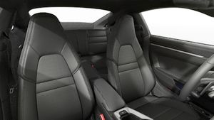 Interjero vaizdas, kuriame matomos priekinės sėdynės 911 Carrera S