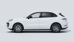 Išorinis Cayenne E-Hybrid Black Edition vaizdas iš kairės automobilio pusės