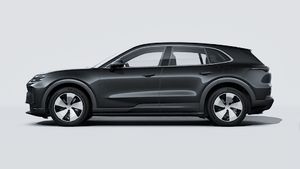 Išorinis Cayenne Electric vaizdas iš kairės automobilio pusės