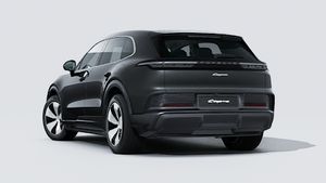 Išorinis Cayenne Electric vaizdas, kuriame matyti automobilio galas ir kairysis šonas