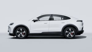 Išorinis Cayenne S Coupé Electric vaizdas iš kairės automobilio pusės