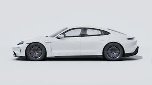 Išorinis Taycan GTS vaizdas iš kairės automobilio pusės