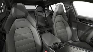 Interjero vaizdas, kuriame matomos priekinės sėdynės Panamera 4 E-Hybrid Executive