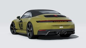 Vue extérieure de 911 Spirit 70 montrant l'arrière et le côté gauche de la voiture