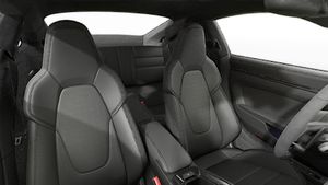 Vue intérieure montrant les sièges avant de 911 Carrera 4 GTS