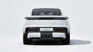 Außenansicht von Cayenne S Coupé Electric mit Blick auf das Heck des Fahrzeugs