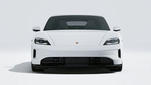 Vue extérieure de Taycan GTS montrant l'avant de la voiture