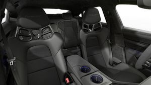 Innenansicht mit den Vordersitzen von Taycan Turbo GT