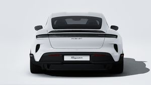 Außenansicht von Taycan Turbo GT mit Blick auf das Heck des Fahrzeugs