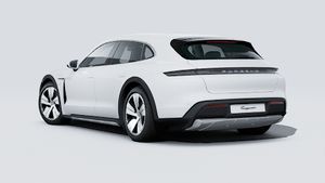 Außenansicht von Taycan 4S Cross Turismo mit der Rückseite und der linken Seite des Fahrzeugs