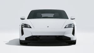 Außenansicht von Taycan Turbo Sport Turismo mit Blick auf die Vorderseite des Fahrzeugs