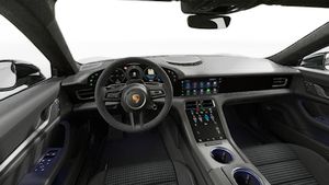 Innenansicht mit Lenkrad und Armaturenbrett von Taycan 4S Sport Turismo Black Edition