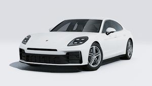 Außenansicht von Panamera 4 mit der Vorderseite und der linken Seite des Fahrzeugs