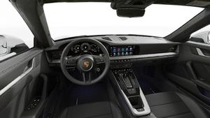 Skats no salona, kurā redzams stūres rats un instrumentu panelis 911 Targa 4S