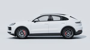 Cayenne S Coupé ārējais skats, kurā redzama automašīnas kreisā puse.